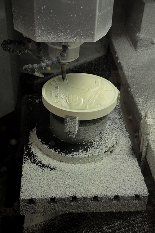 Milling of the model in synthetic material
