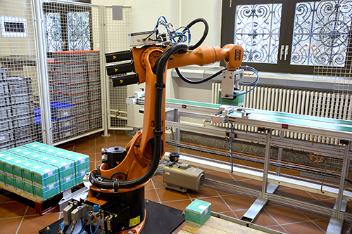 Palletising of the cardboard boxes by an industrial robot